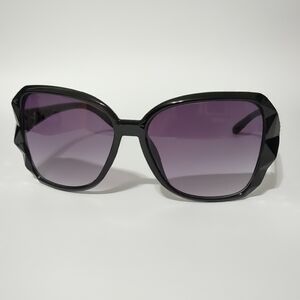 Glossy Black Oversized Sunglasses with Curved Temples